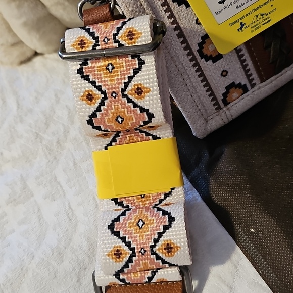 NWT Wrangler Women's Brown and Cream Patterned Bag - Picture 3 of 6